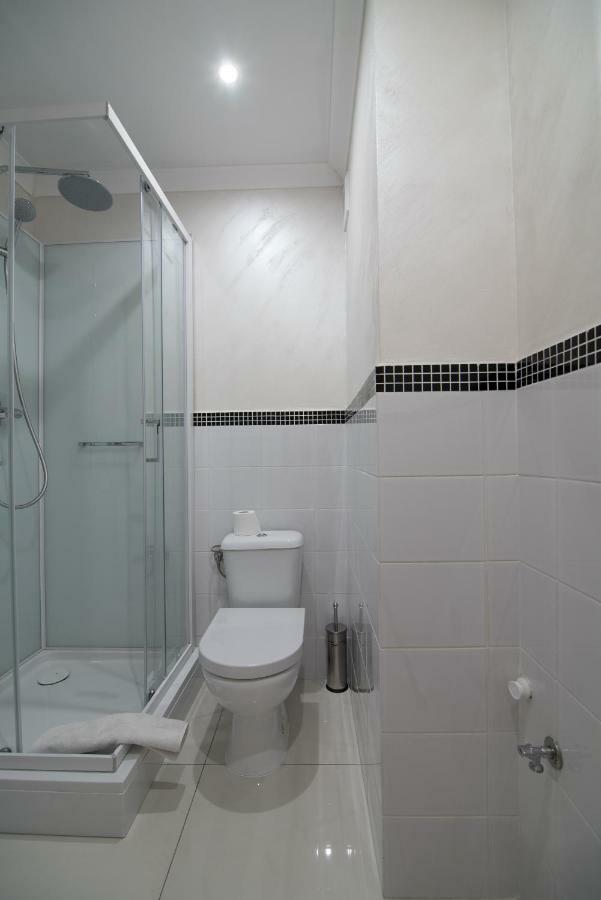 The White Apartment Varsavia Esterno foto