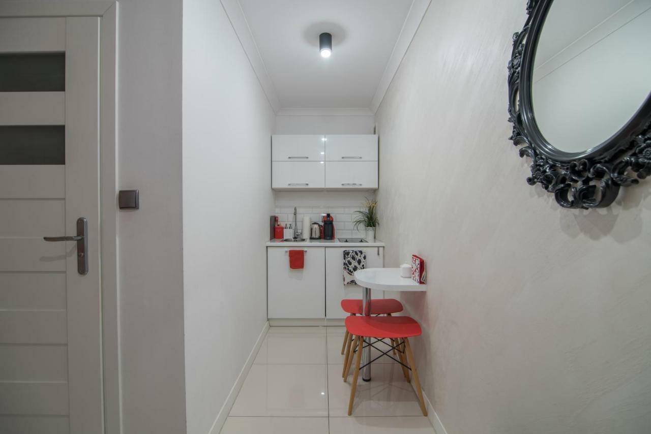 The White Apartment Varsavia Esterno foto